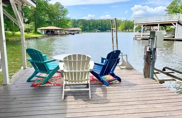 Lakefront getaway with dock & jet ski rentals!