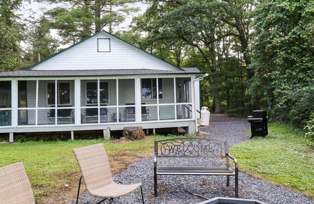 Lakefront Haven Modern Cottage