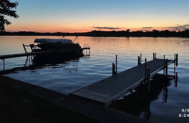 Lakefront Home on all-sports lake Newly Remodeled Sleeps 8