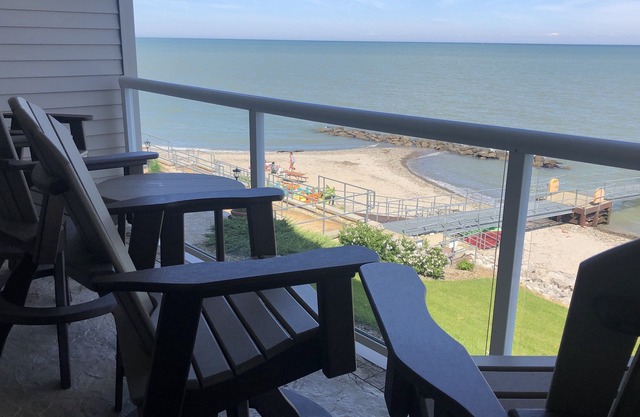 Lakefront Luxury 2Br/2Bath