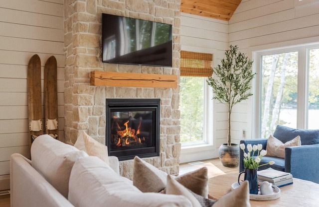 Lakefront Muskoka Cottage w/hot tub