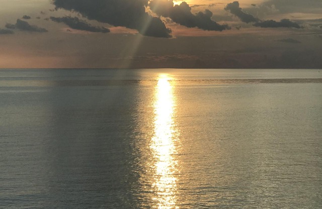 Lakefront Paradise - Sleeps 6 - Only $400/Night