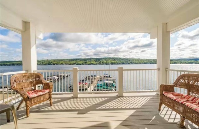 Lakefront Penthouse Apartment on lovely Conesus Lake!