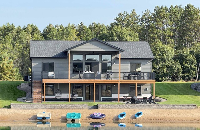Lakefront, Pickleball, Firepit, Kayaks, Sleeps 20