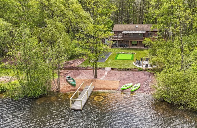 Lakefront - Putting Green, Bocce ball, Game Room!