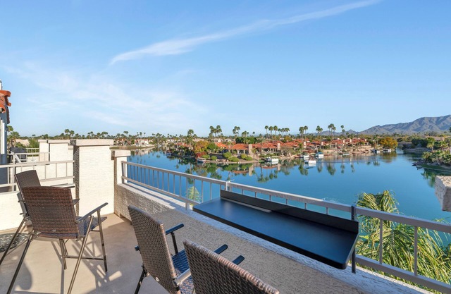 Lakefront Scottsdale Penthouse