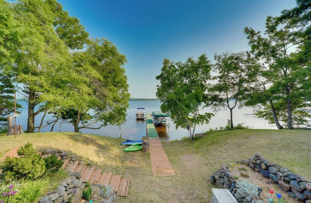 Lakefront Wisconsin Home - Deck, Fire Pit & Kayaks