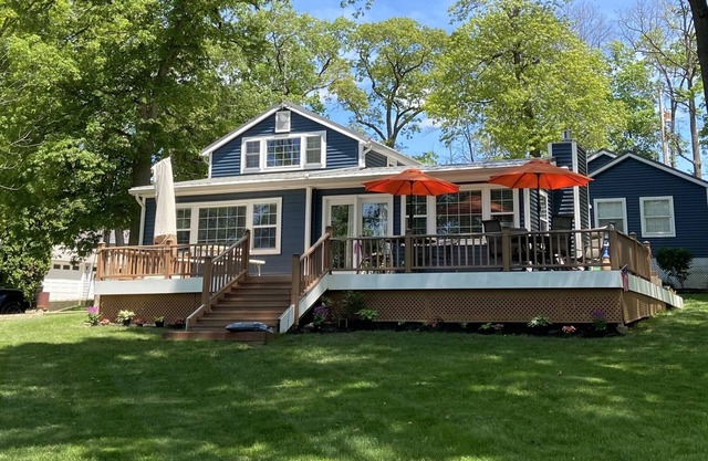 Lakehouse on beautiful Big Long Lake