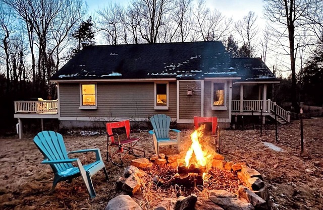 Lakes, Hiking,Skiing Late Fall Foliage - Spacious 4-bedroom Pet Friendly Vt Home