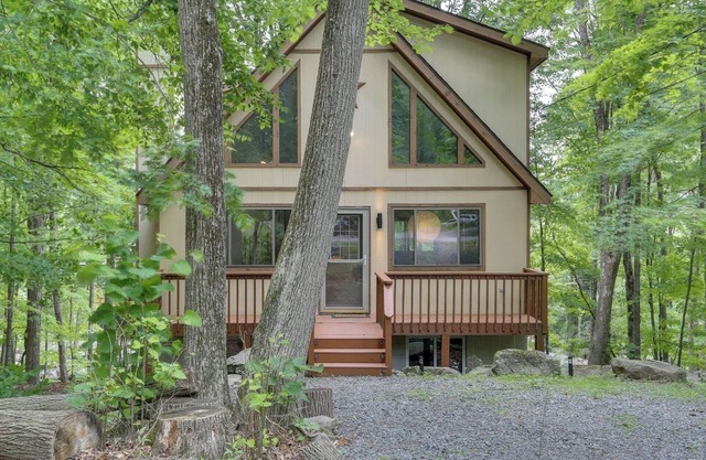 Lakes with Resort Amenities in Lake Ariel