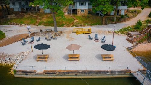 Lakeshore Fishing Cabins #4