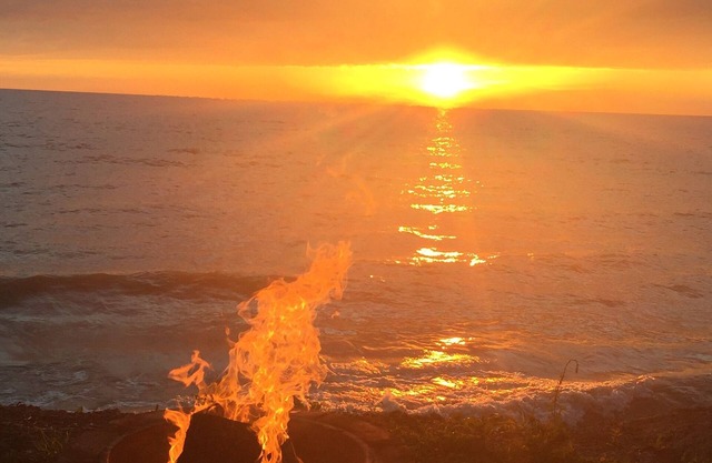 Lakeside Bliss: Serene Retreat on Lake Ontario, Near the Renowned Salmon River