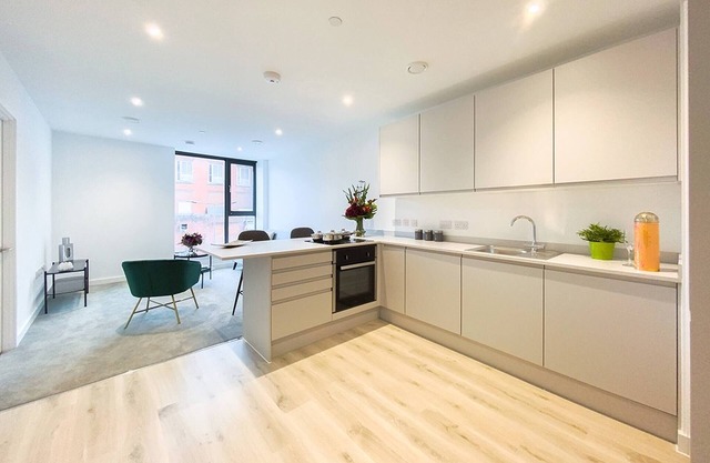 Lakeside - Central Apartment - Free Parking - Cinema Room