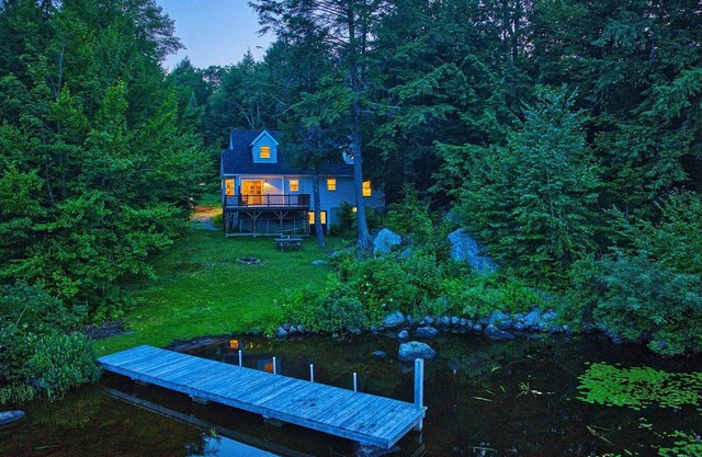 Lakeside Escape - 4BR/2BA Retreat 2hrs from Boston