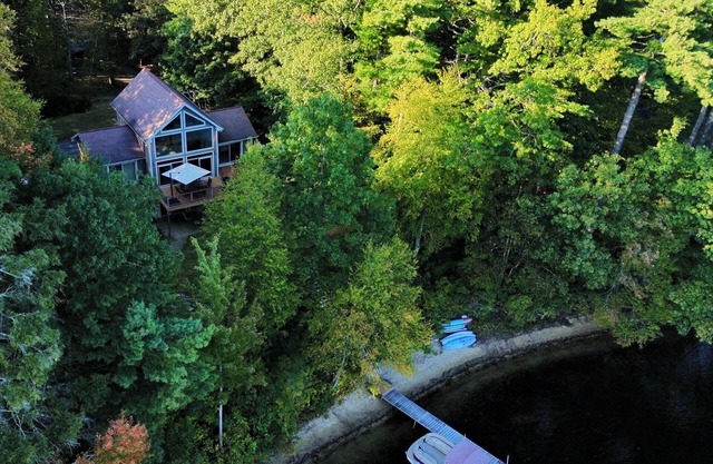 Lakeside Getaway! Gorgeous views! Sleeps 8+