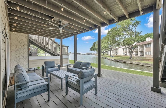 Lakeside Getaway * Quiet Canal * 2 Story Deck - 4 Bdrm Townhouse