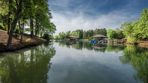 Lakeside Landing by AvantStay Private Dock