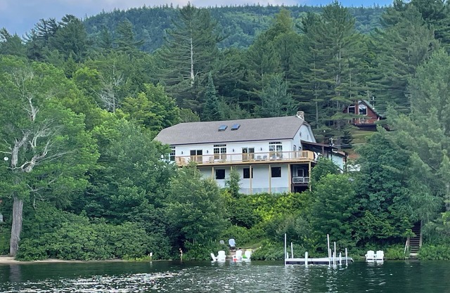 Lakeside Lodge- Wraparound Deck & Private Sandy Beach with Floating Dock