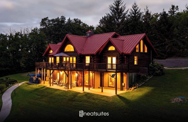 Lakeside Log Home, Private Dock, Kayaks, Near Ark!