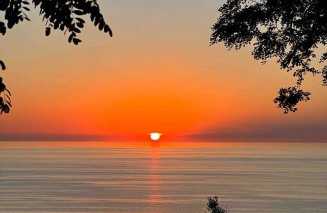 Lakeside Manor - Private Beach- Endless Memories