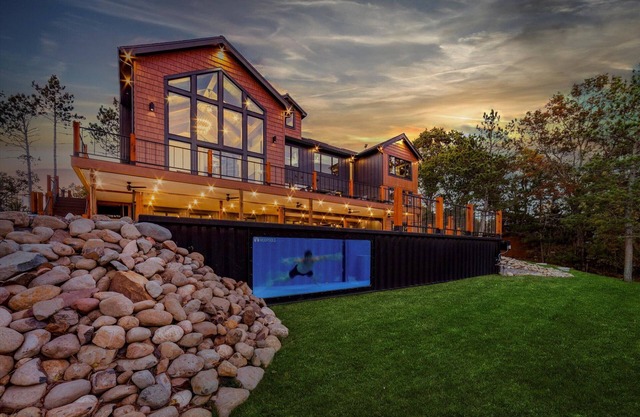 Lakeside Mansion 10,000SF- Heated Pool - Two Hot Tubs - Theater- Sleeps up to 62