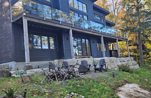 LAKESIDE MELODY - WHERE NATURE AND LUXURY BLENDSn6 Bedrooms-3.5 Baths Sleeps 15