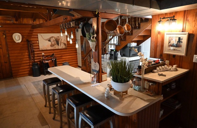 Lakeside Ranch-Themed Loft Cabin w/Full Entertainment Patio!