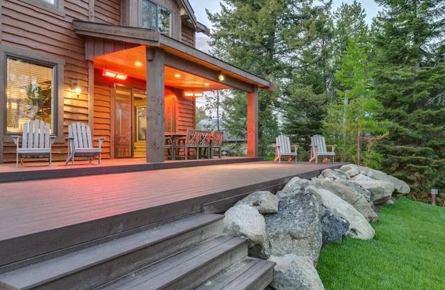 Lakeside Retreat · Lake Front Paradise Cabin with Private Boat Dock