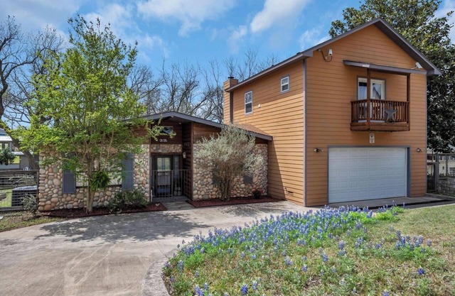 Lakeside Rock house on Lake LBJ!
