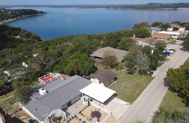 Lakeside Serenity: Your Retreat with a Water View, Boat and Golf Cart Bliss!