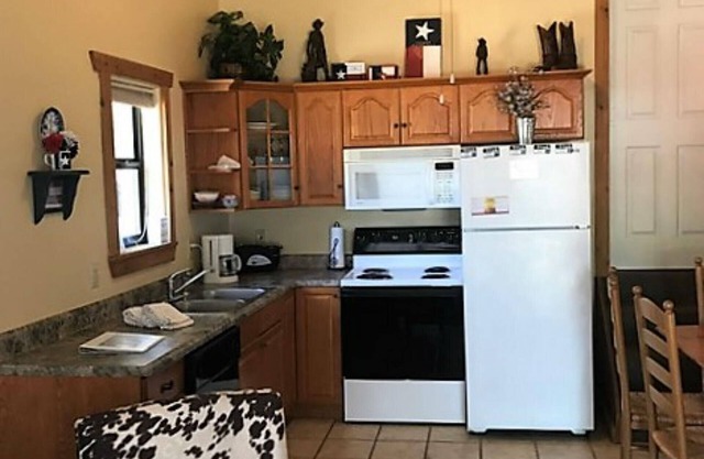 *LakeViewCondo! Boat Slip Included! Steps2Lake*