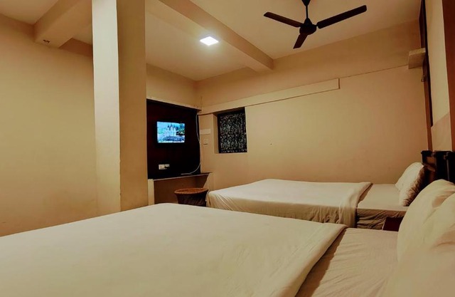 Lakshana Service Apartment - Big Temple