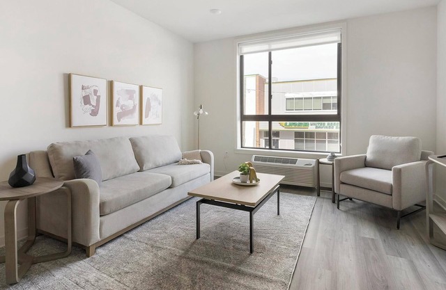 Landing | Amazing 1BD, Courtyard, Gym