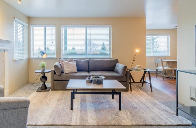 Landing at Echo Mountain - 2 Bedrooms in Downtown Kent