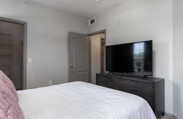 Landing at Lakeline Parmer Lane - 2 Bedrooms in Downtown Austin