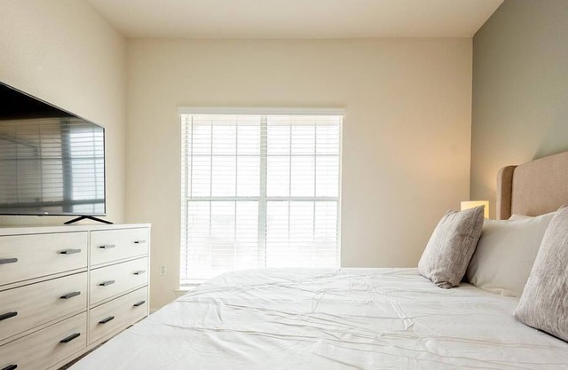 Landing at Lakeline Parmer Lane - 2 Bedrooms in Avery Ranch Lakeline