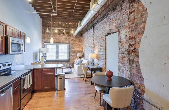 Landing at The Rochester Apartments - 1 Bedroom in Downtown