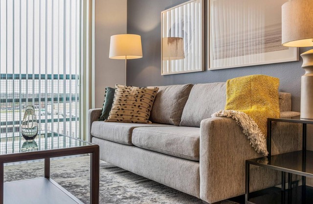 Landing | Beautiful 1BD, Pool, Clubhouse