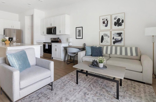 Landing | Beautiful 2BD, Pool