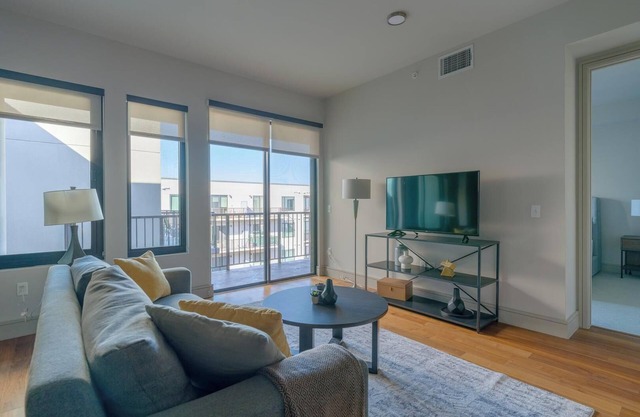 Landing | Chic 1BD, Pool, Tennis Court