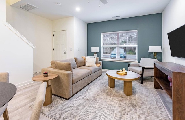Landing | Chic 3BD, Pool, Clubhouse