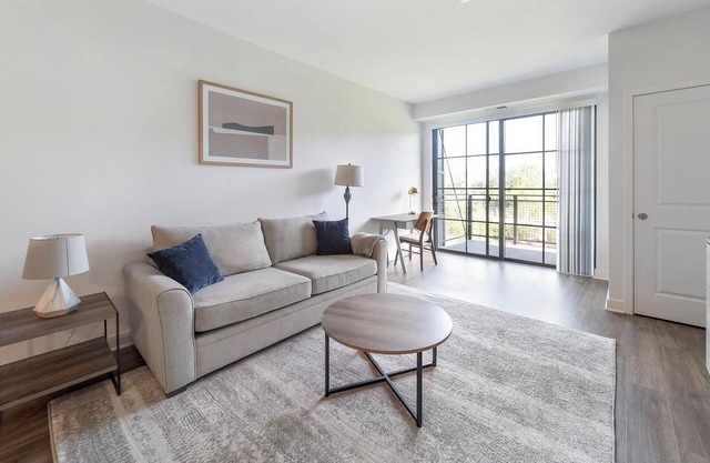 Landing | Incredible 1BD, Pool, Gym