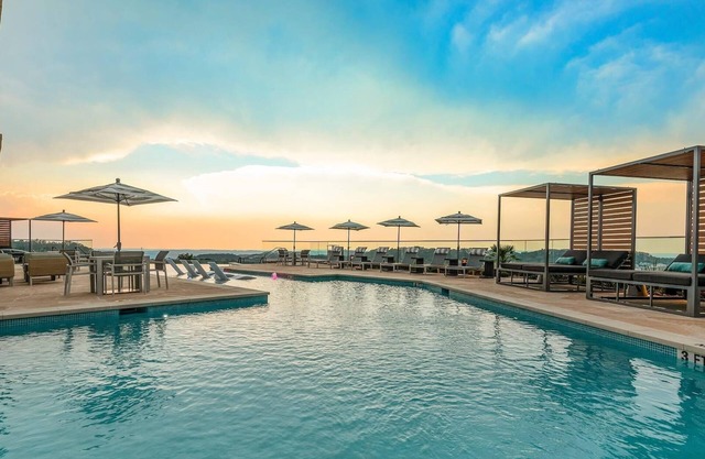 Landing | Modern 1BD, Clubhouse, Pool