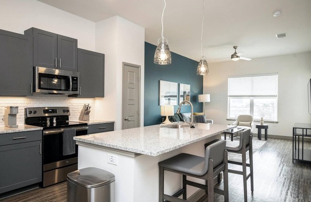 Landing | Spectacular 1BD, Pool, Clubhouse