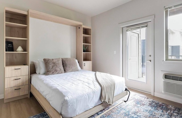 Landing | Spectacular Studio, Pool, Clubhouse