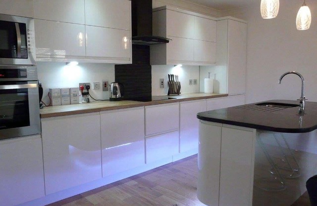 Langley Cottage with patio, spacious rooms - part of Langley Serviced Apartments several properties in Wick