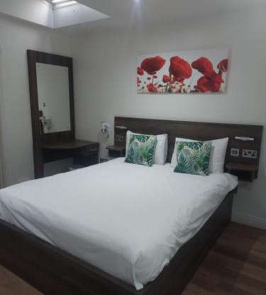 Langley House 5 mins from langley train station