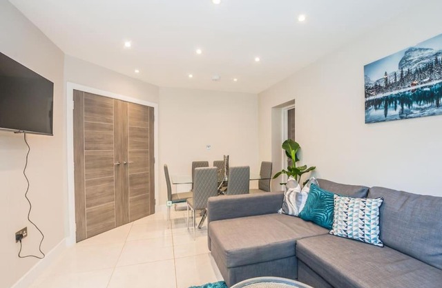 Langston House: 2 Bed, 2 Bath Luxury Apartment