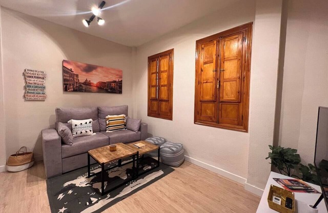 LANZA - Centrally Located Apartment for 6 in Sevilla
