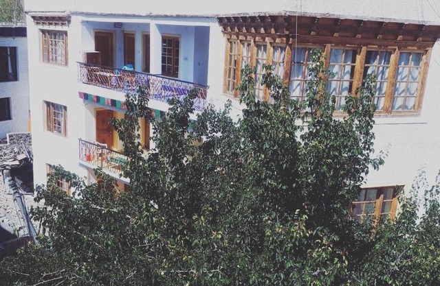 Larchang Guest House